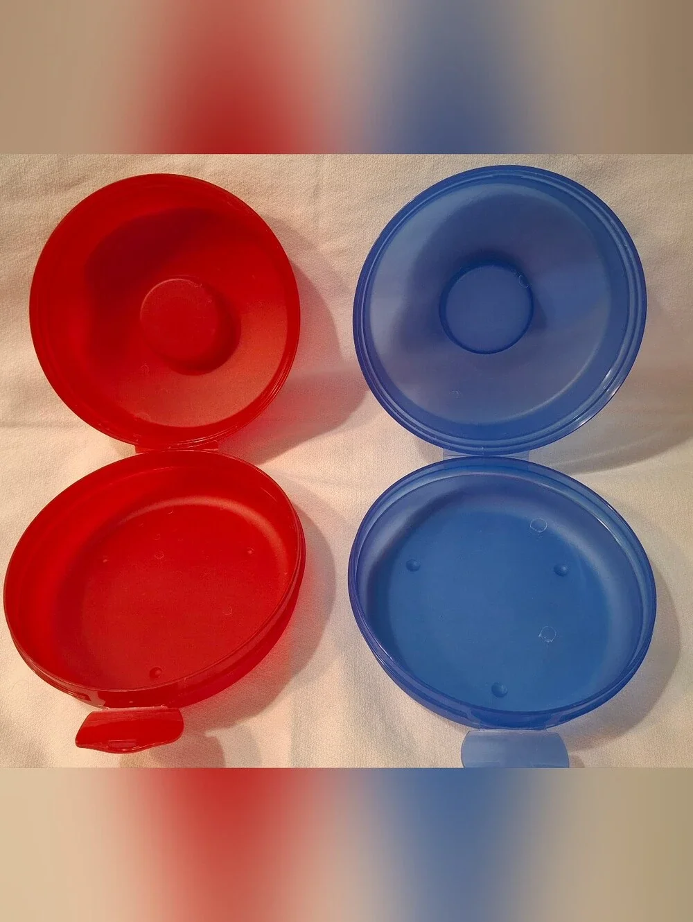 Tupperware Bagel/sandwich Keeper Set of 2 Round Plastic Containers No Smigets